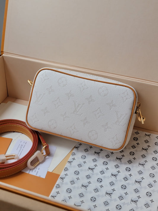 Elegant Louis Vuitton Crossbody Bag In White Monogram Canvas With Brown Trim