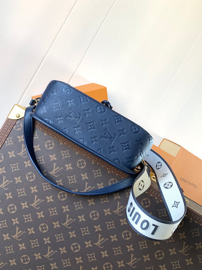 Stylish Louis Vuitton Handbag with Monogram Print and Adjustable Strap for Fashion Enthusiasts