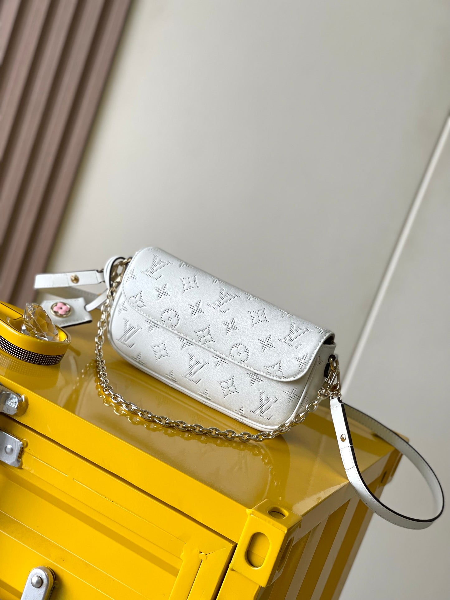 Elegant Light Pink LV Embossed Leather Chain Shoulder Bag With Stylish Details