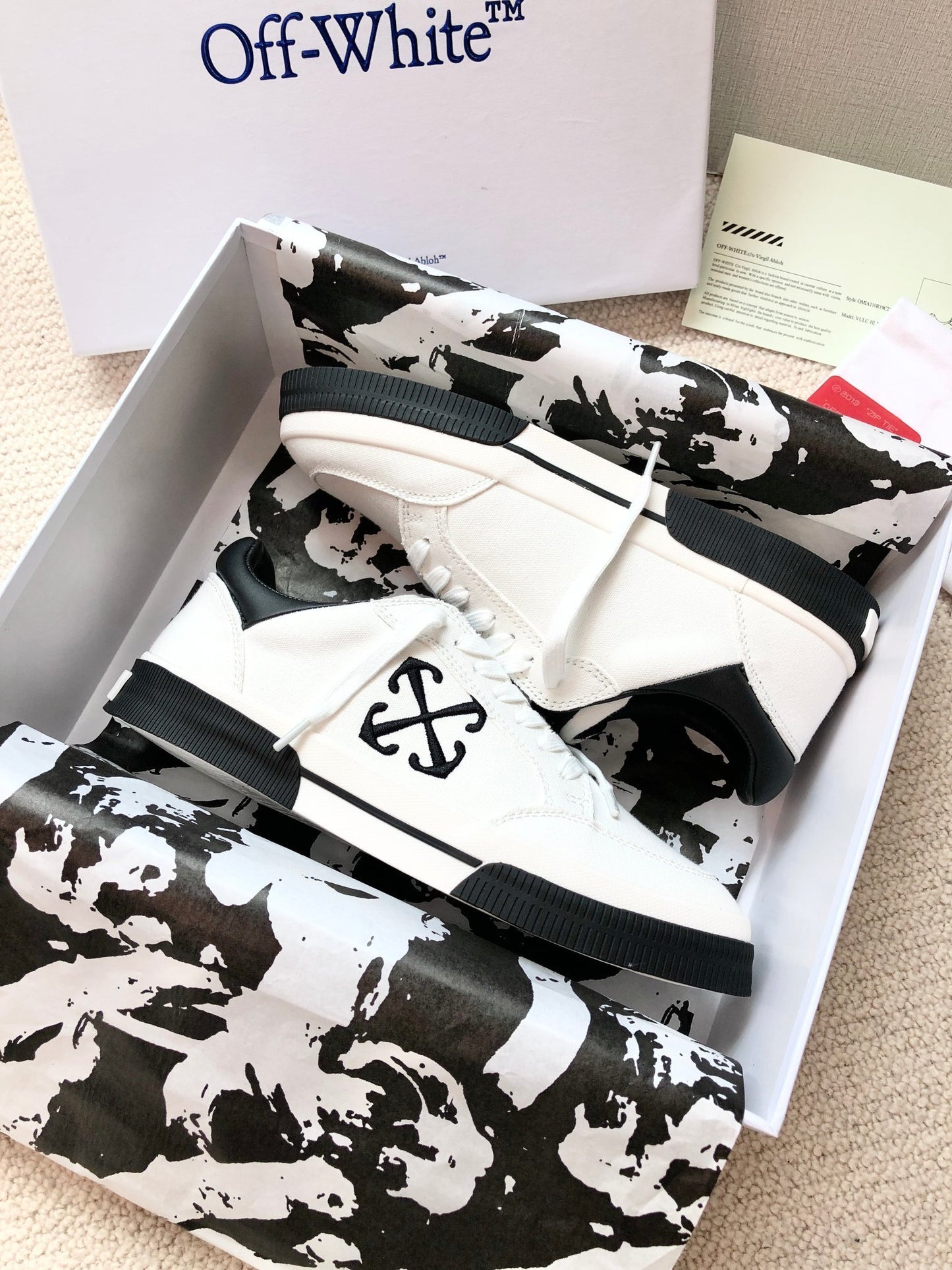 Off-White Arrow Unisex Casual Sneakers