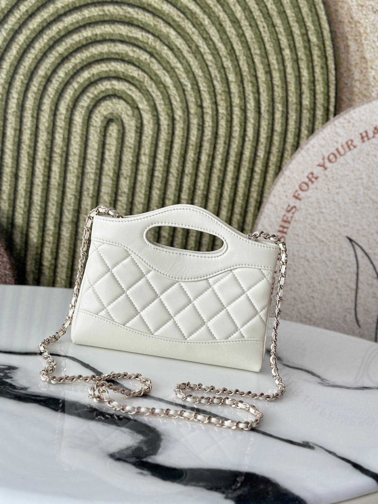 Chanel White Quilted Leather Handbag With Silver CC Logo And Chain Straps 3656