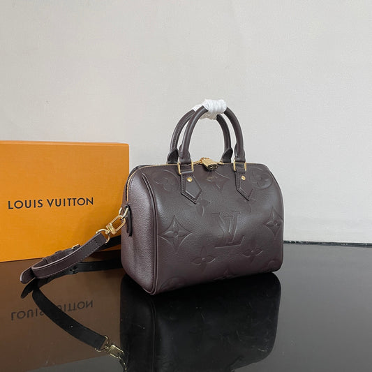 Luxury Louis Vuitton Speedy Bandoulière 25 Bag in Embossed Leather for Fashion Lovers