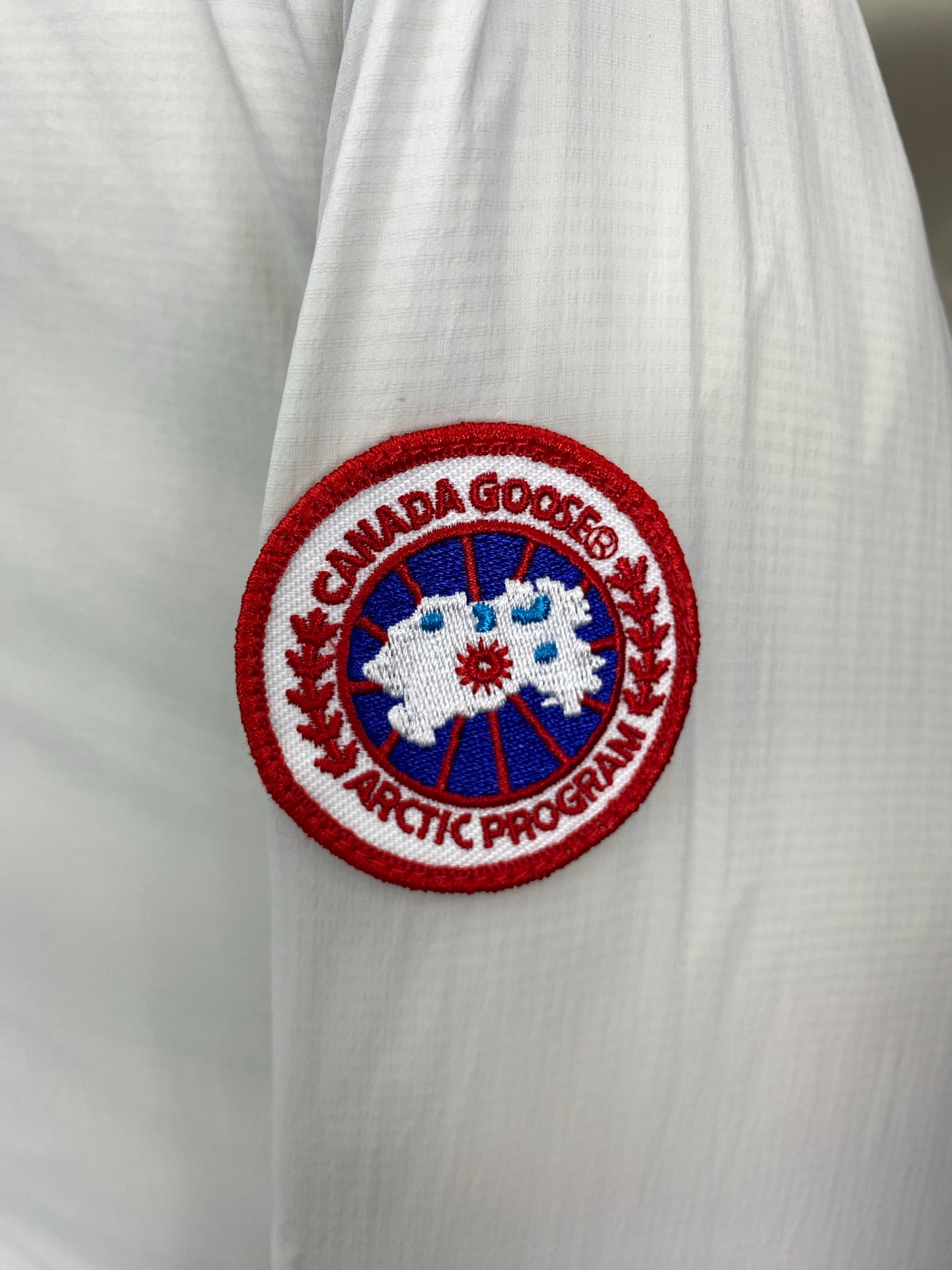 Elegant White Canada Goose Crofton Puffer Jacket for Chilly Days