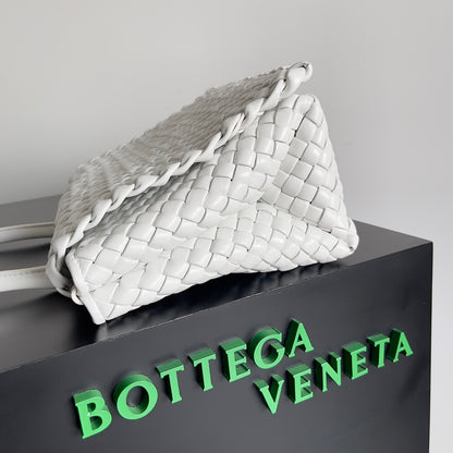 Bottega Veneta White Woven Leather Handbag Elevate Style With Timeless Craftsmanship And Chic Design BV709420