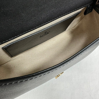 Gucci Black Leather Shoulder Bag With Silver Tone Interlocking G Logo And Chain Strap 815711