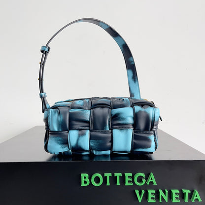 Bottega Veneta Pink And White Tie Dye Woven Leather Shoulder Bag For Trendy Fashionistas BV73622