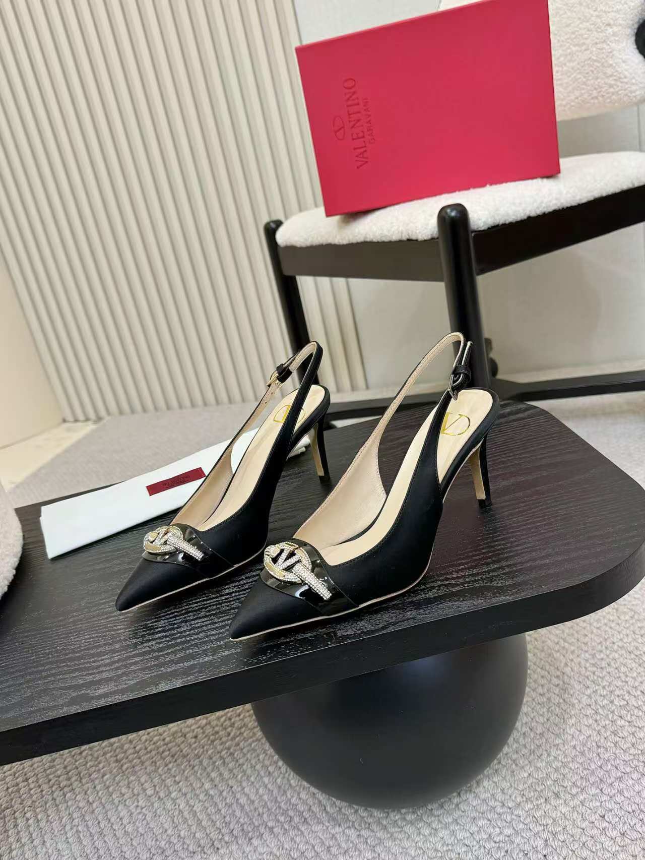 Valentino Women's Pointed Toe Bow High Heels Luxury Patent Leather Pumps