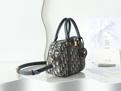 Stylish Dior D-Vibe Handbag With Signature Oblique Pattern And Gold - Tone Hardware M1340