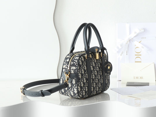 Stylish Dior D-Vibe Handbag With Signature Oblique Pattern And Gold - Tone Hardware M1340