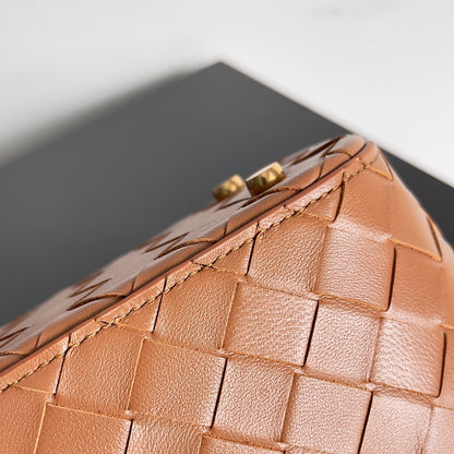 Chic Bottega Veneta Intrecciato Leather Crossbody Bag for Timeless Fashion Statements BV743551