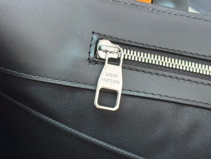 Stylish Louis Vuitton Monogram Canvas Tote Bag with Leather Accents for Luxury Lovers M47059