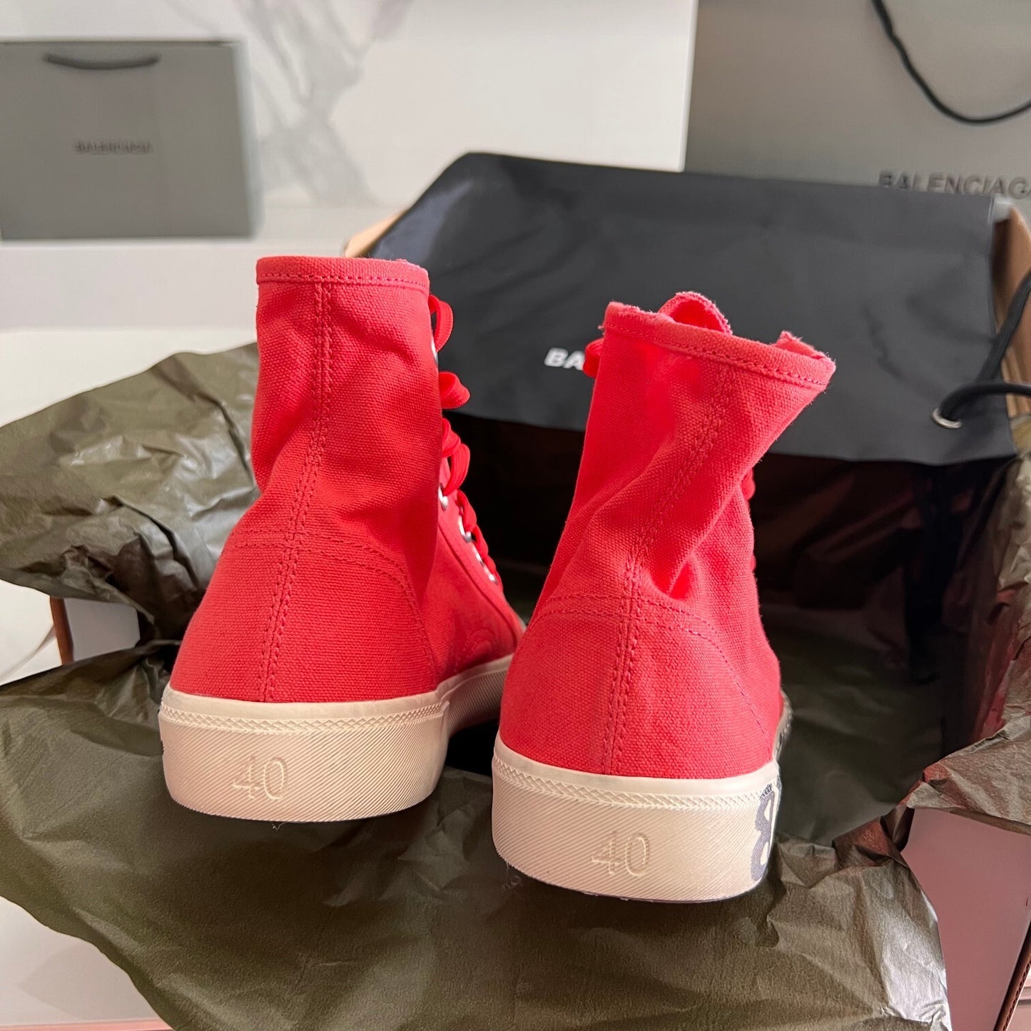 Balenciaga Unisex Red High-Top Canvas Sneakers with Brand Logo Sole for Luxury Street Fashion