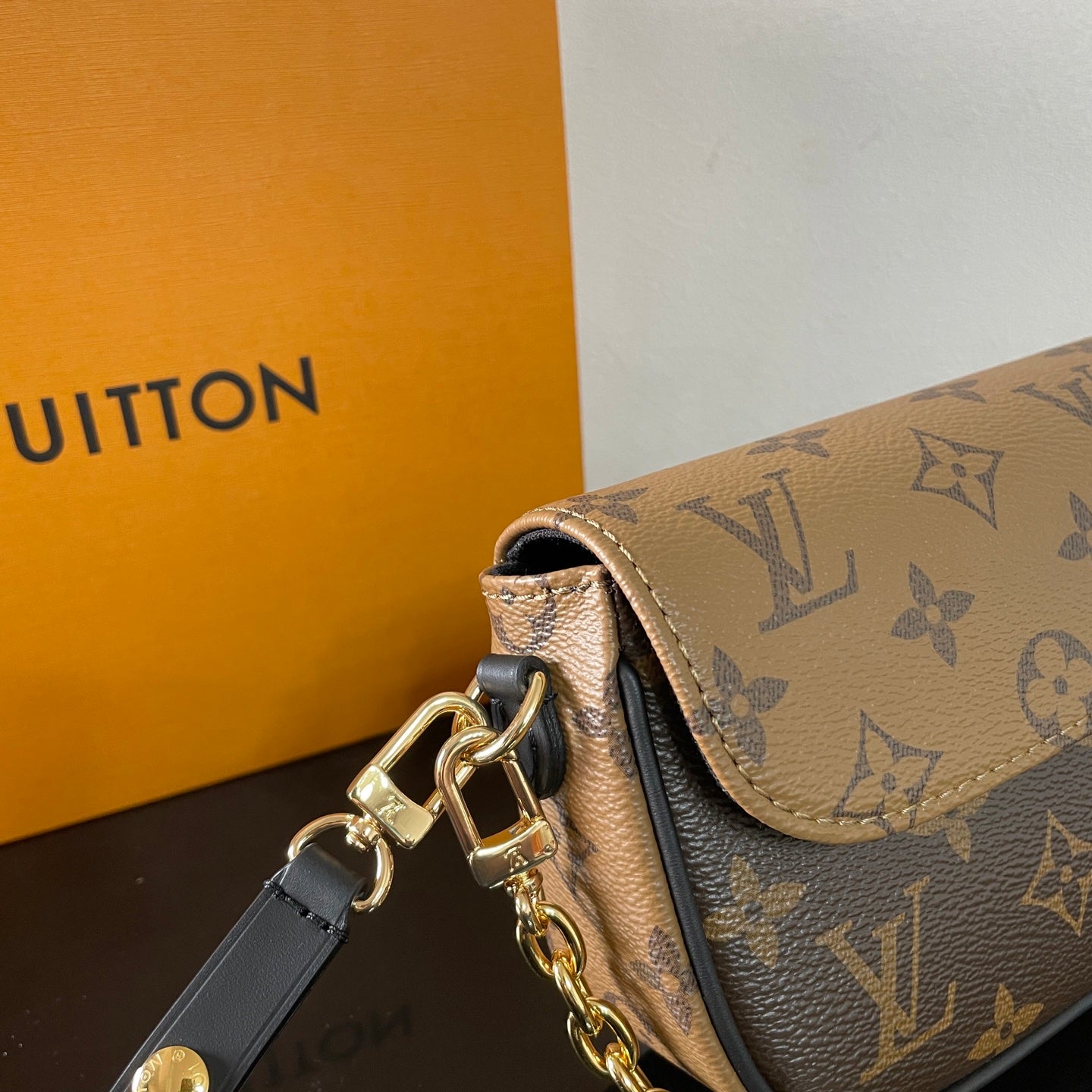 Louis Vuitton Wallet On Chain Ivy Bag Iconic Monogram Design Luxury Crossbody Accessory