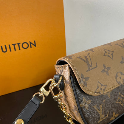 Louis Vuitton Wallet On Chain Ivy Bag Iconic Monogram Design Luxury Crossbody Accessory