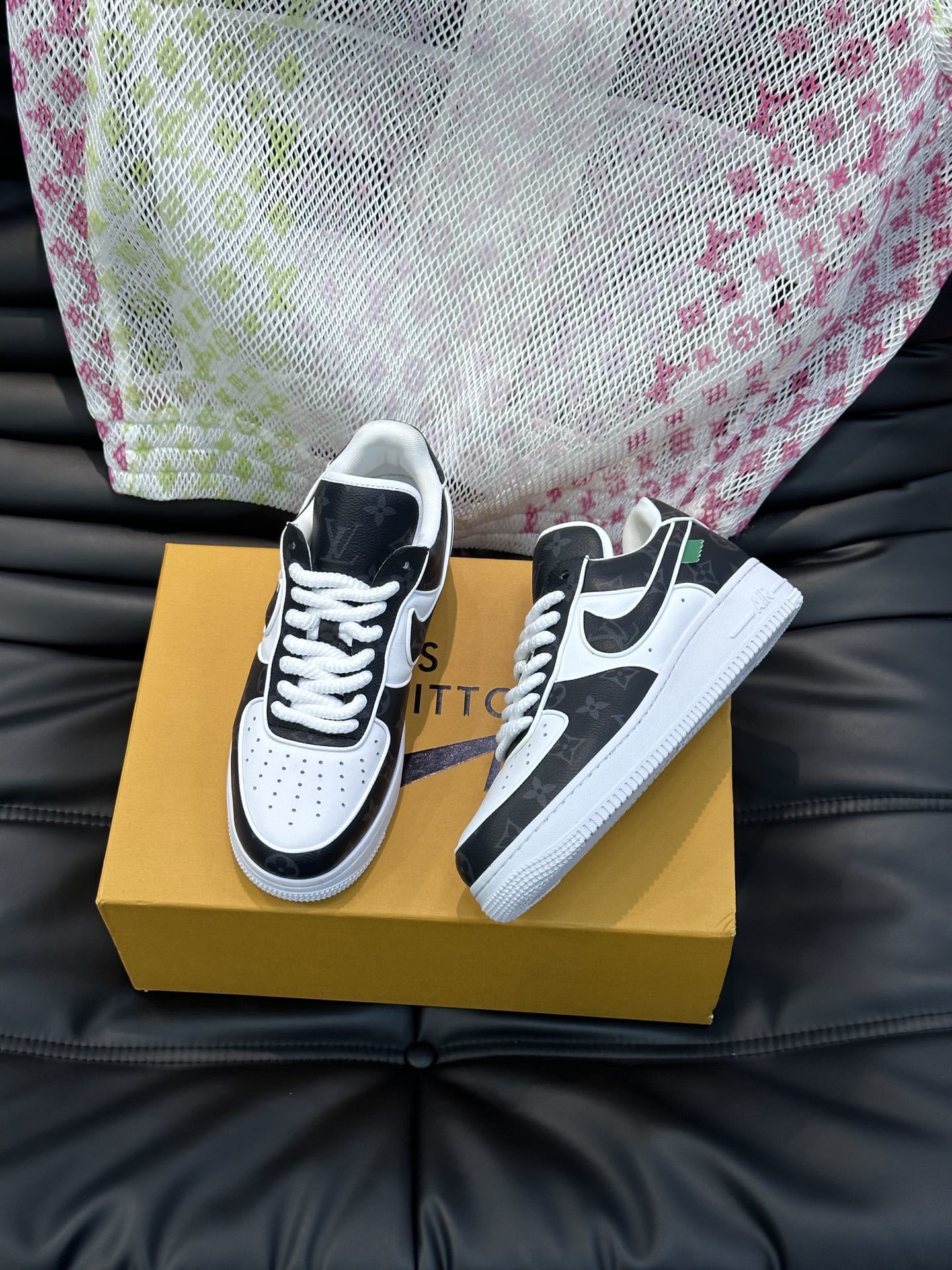 LV x Nike Collaborative Stylish And Comfortable Sneakers