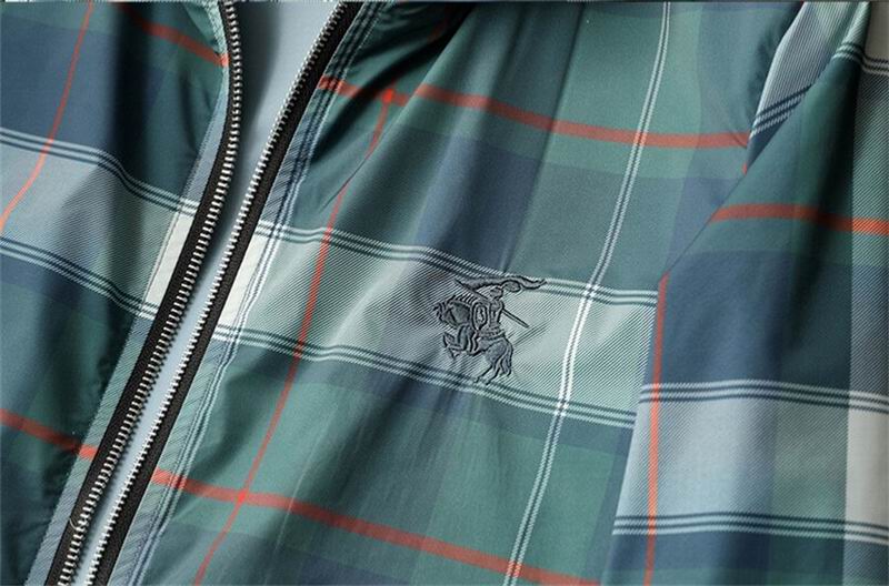 Burberry - Style Checkered Hooded Jacket With Equestrian Logo