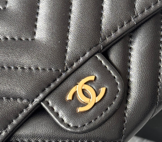 Chanel Black Chevron - Quilted Leather Long Wallet With Gold - Tone CC Logo 80758