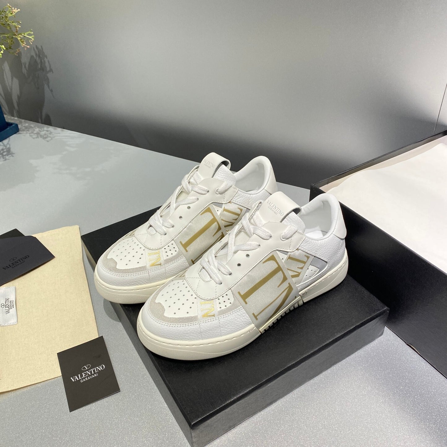 Valentino Unisex Sneakers VLTN Logo Luxury Fashion Sneakers