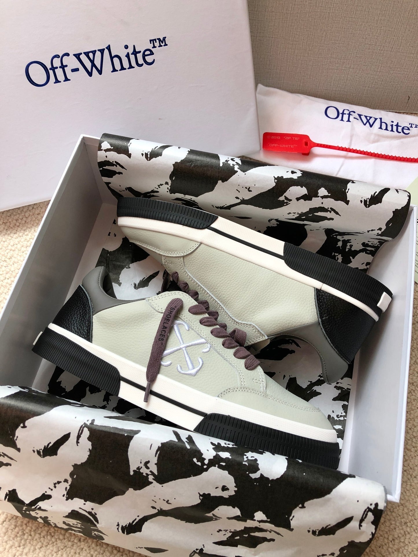 Off-White Arrow Unisex Casual Sneakers