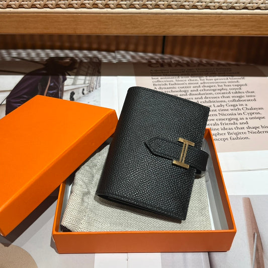 Chic Hermès Inspired Light Beige Leather Wallet with Iconic H Buckle in Gift Box 105-2