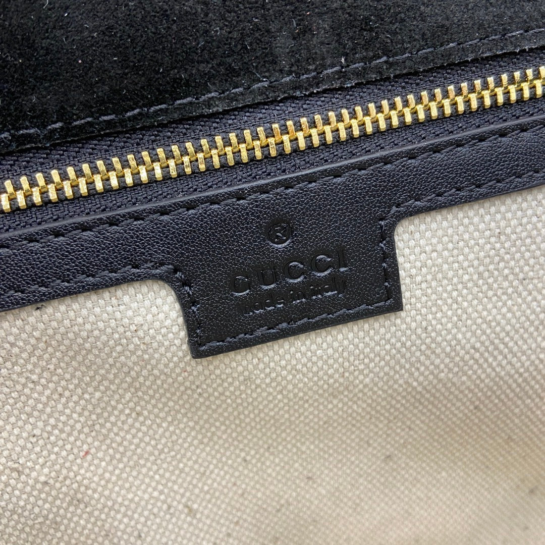 Gucci Black Patent Leather Shoulder Bag With Gold Tone Interlocking G Logo And Chain Strap 815715