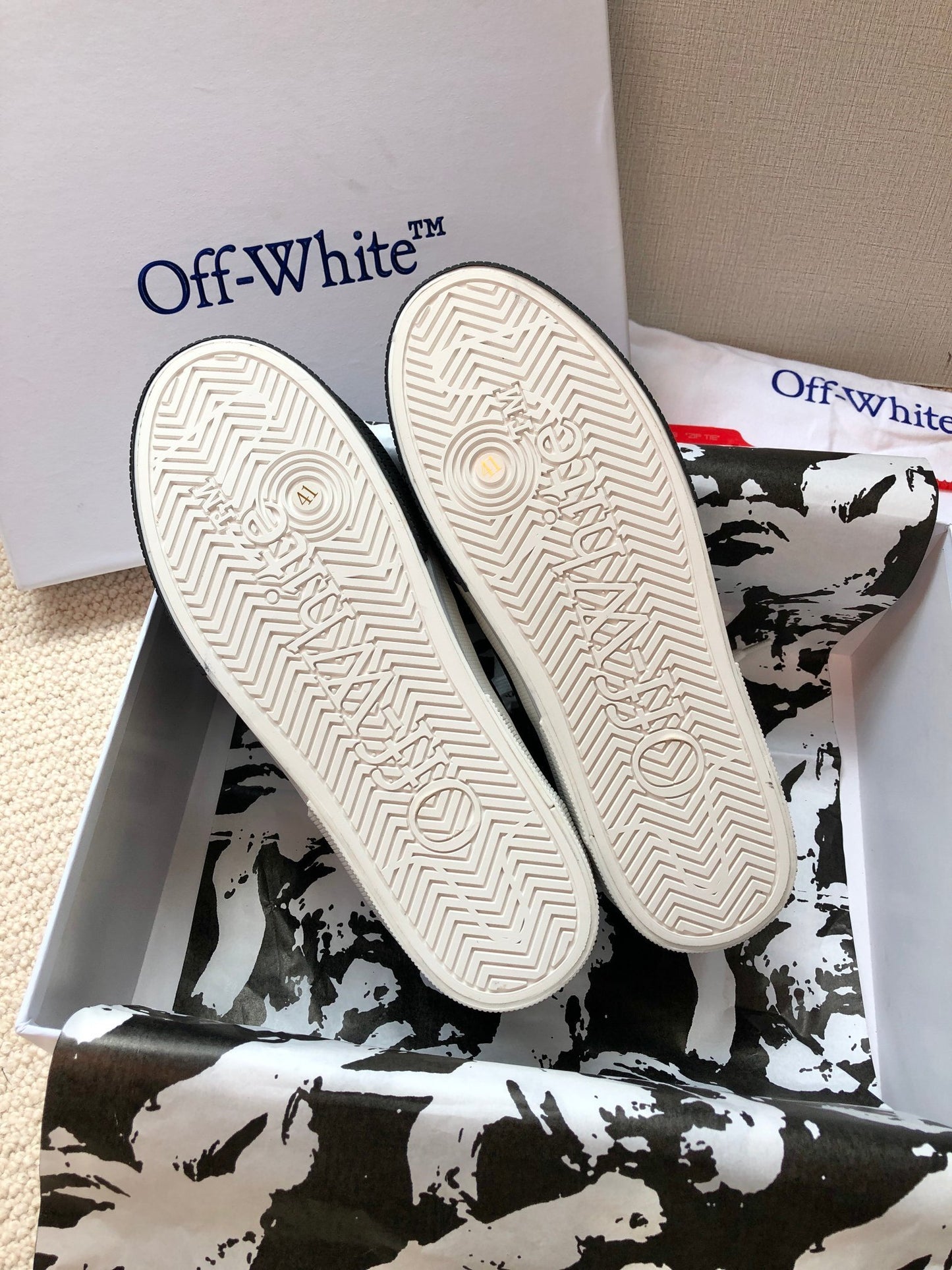 Off-White Arrow Unisex Casual Sneakers