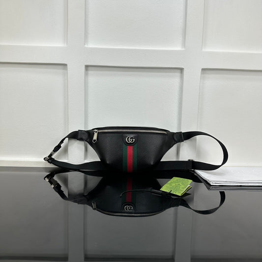 Chic Gucci Fanny Pack with Iconic GG Pattern and Distinctive Stripes for Trendsetters 839106