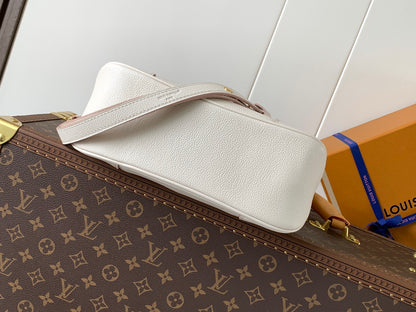 Elegant Louis Vuitton White Hobo Bag With Gold Chain And Monogram Patterns