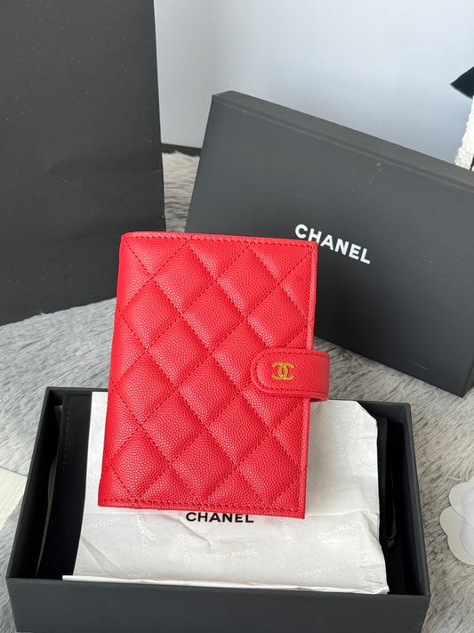 Chanel Black Quilted Leather Compact Wallet With Gold Tone CC Turn - Lock Closure AP3266