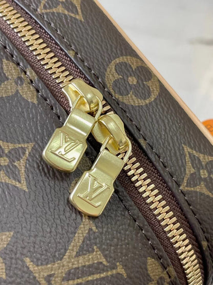 Elegant Louis Vuitton Monogram Vanity Case with Top Handle and Gold Zippers