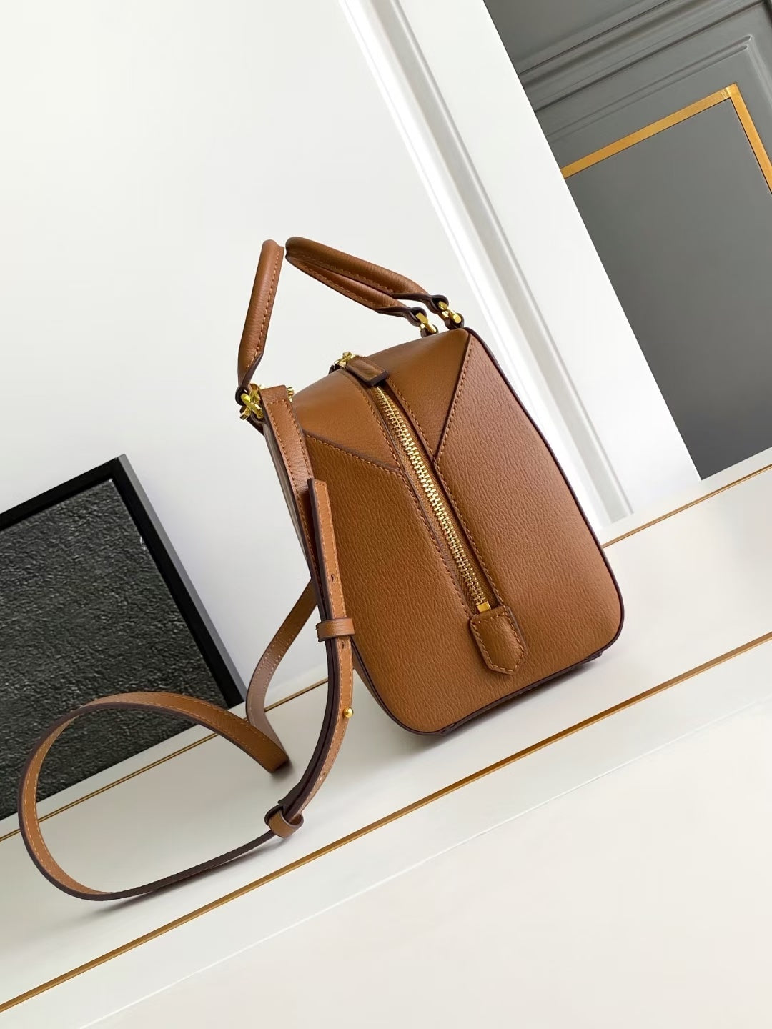 Elegant Givenchy Anyigona Cube Brown Leather Top - Handle Crossbody Bag 1319