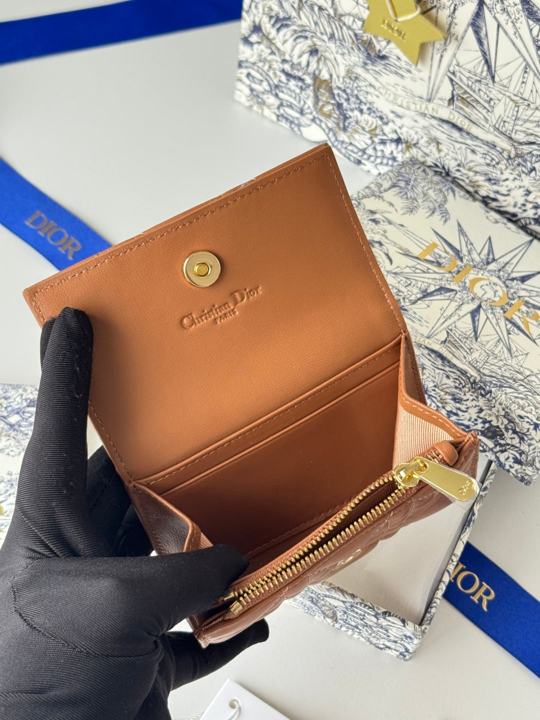 Chic Dior Wallet With Quilted Leather And Gold - Tone Logo Charm S0966ONMJ_M413