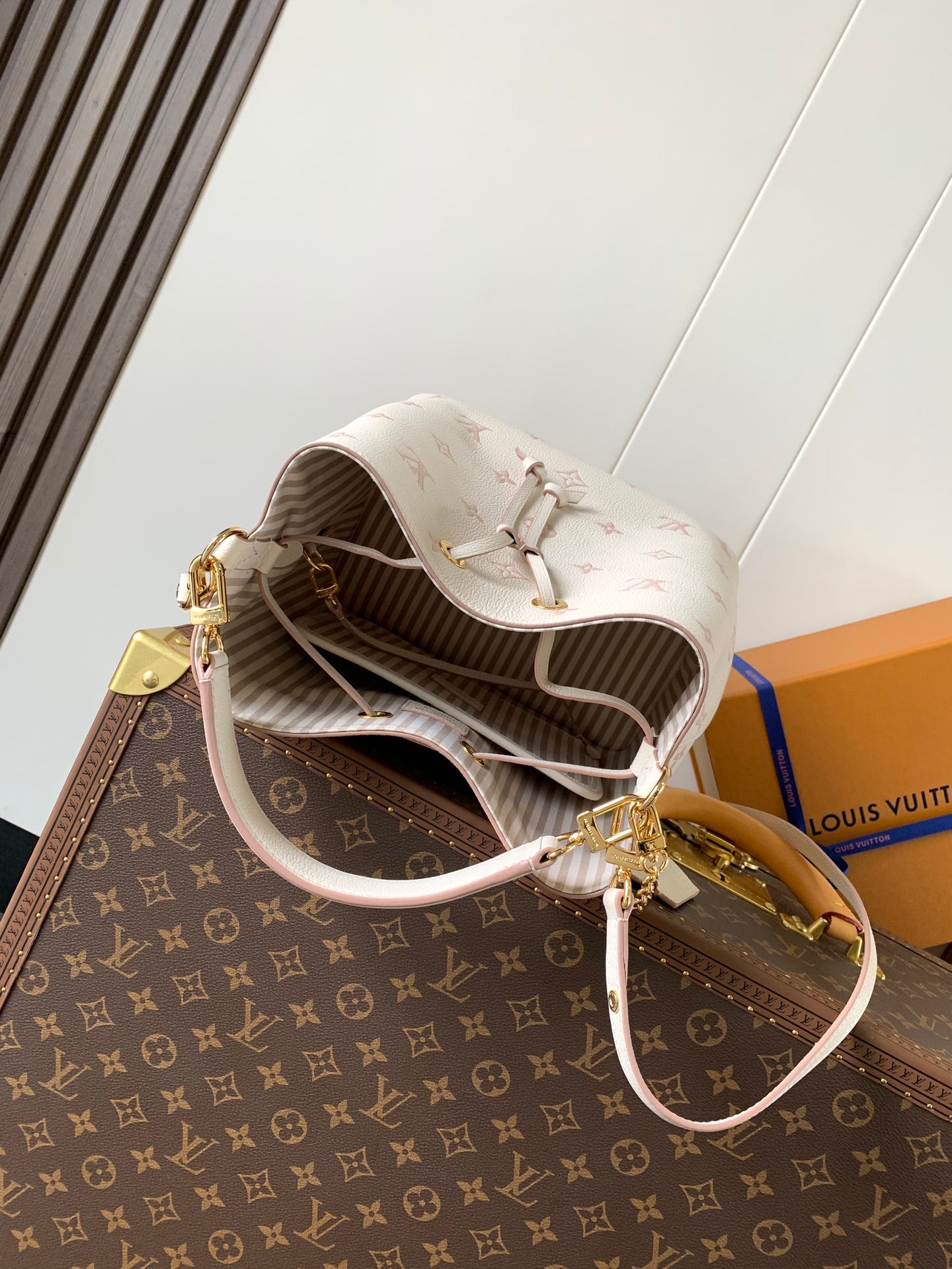 Chic Louis Vuitton White Monogram Empreinte Bucket Bag for Fashion - Forward Style