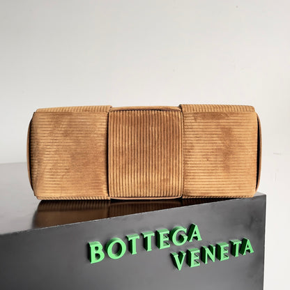Stylish Bottega Veneta Handbag Crafted With Exquisite Woven Texture For Fashion Lovers BV757822