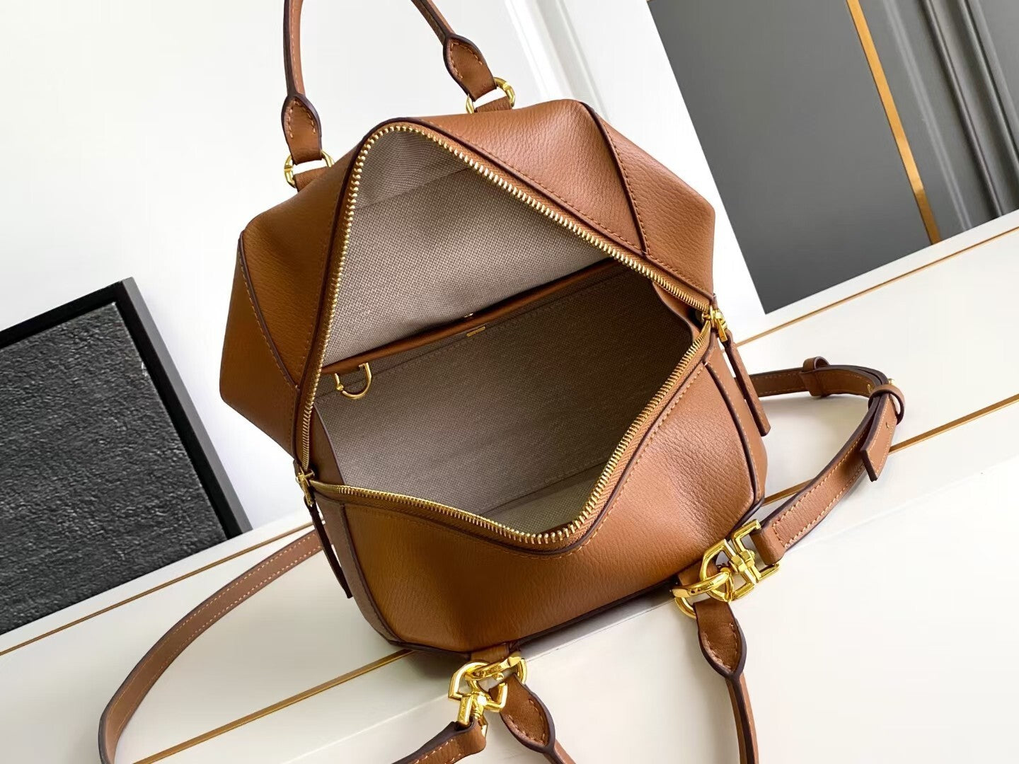 Elegant Givenchy Anyigona Cube Brown Leather Top - Handle Crossbody Bag 1319