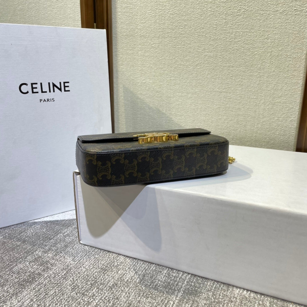 Celine shoulder bag Triomphe Patterned Chain Bag With Gold Logo Buckle 7992