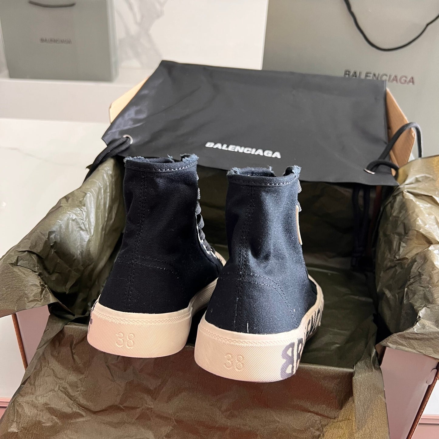 Balenciaga Unisex Black High-Top Canvas Sneakers with Brand Logo Sole for Timeless Luxury Streetwear