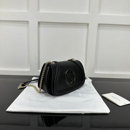 Gucci Black Leather Shoulder Bag With Silver Tone Interlocking G Logo And Chain Strap 815711