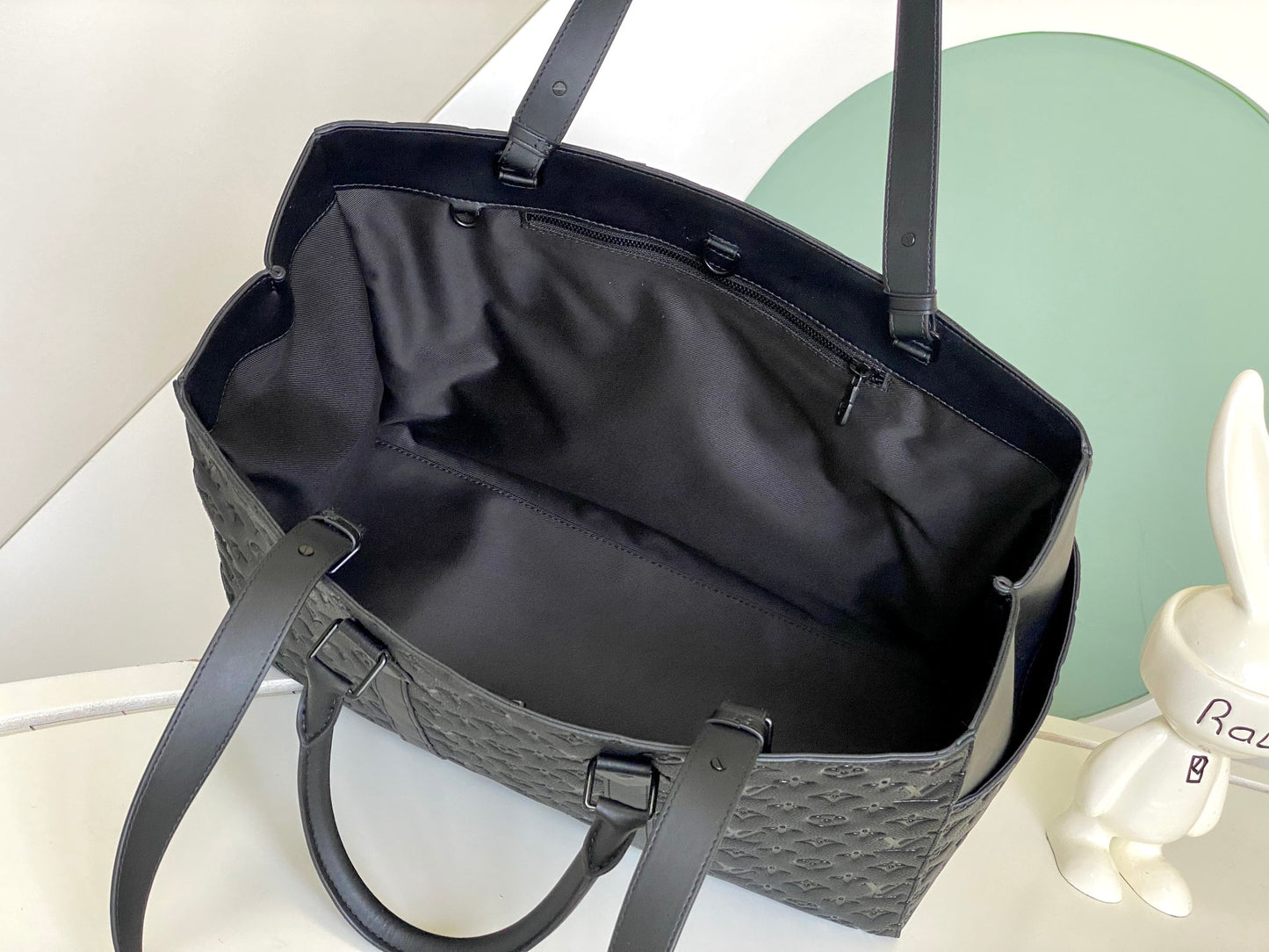 Elegant Louis Vuitton Black Embossed Leather Tote Bag for Timeless Luxury Style M47059