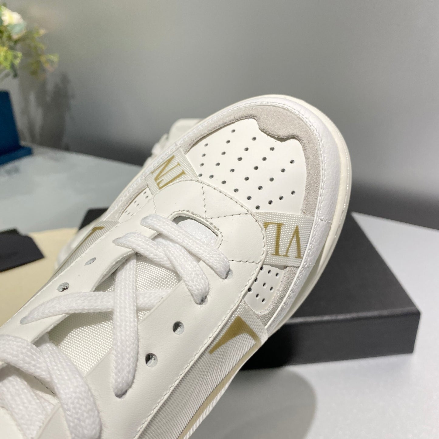 Valentino Unisex Sneakers VLTN Logo Luxury Fashion Sneakers