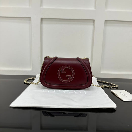Gucci Black Leather Shoulder Bag With Silver Tone Interlocking G Logo And Chain Strap 815711