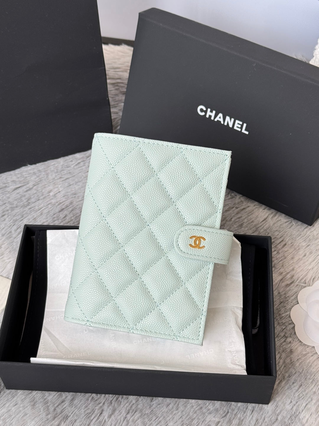 Chanel Black Quilted Leather Compact Wallet With Gold Tone CC Turn - Lock Closure AP3266