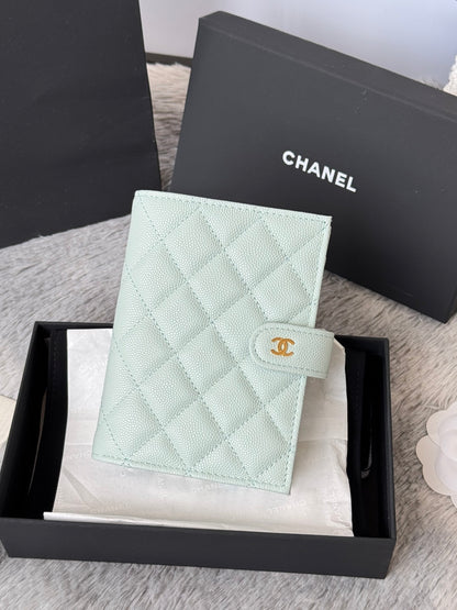 Chanel Black Quilted Leather Compact Wallet With Gold Tone CC Turn - Lock Closure AP3266