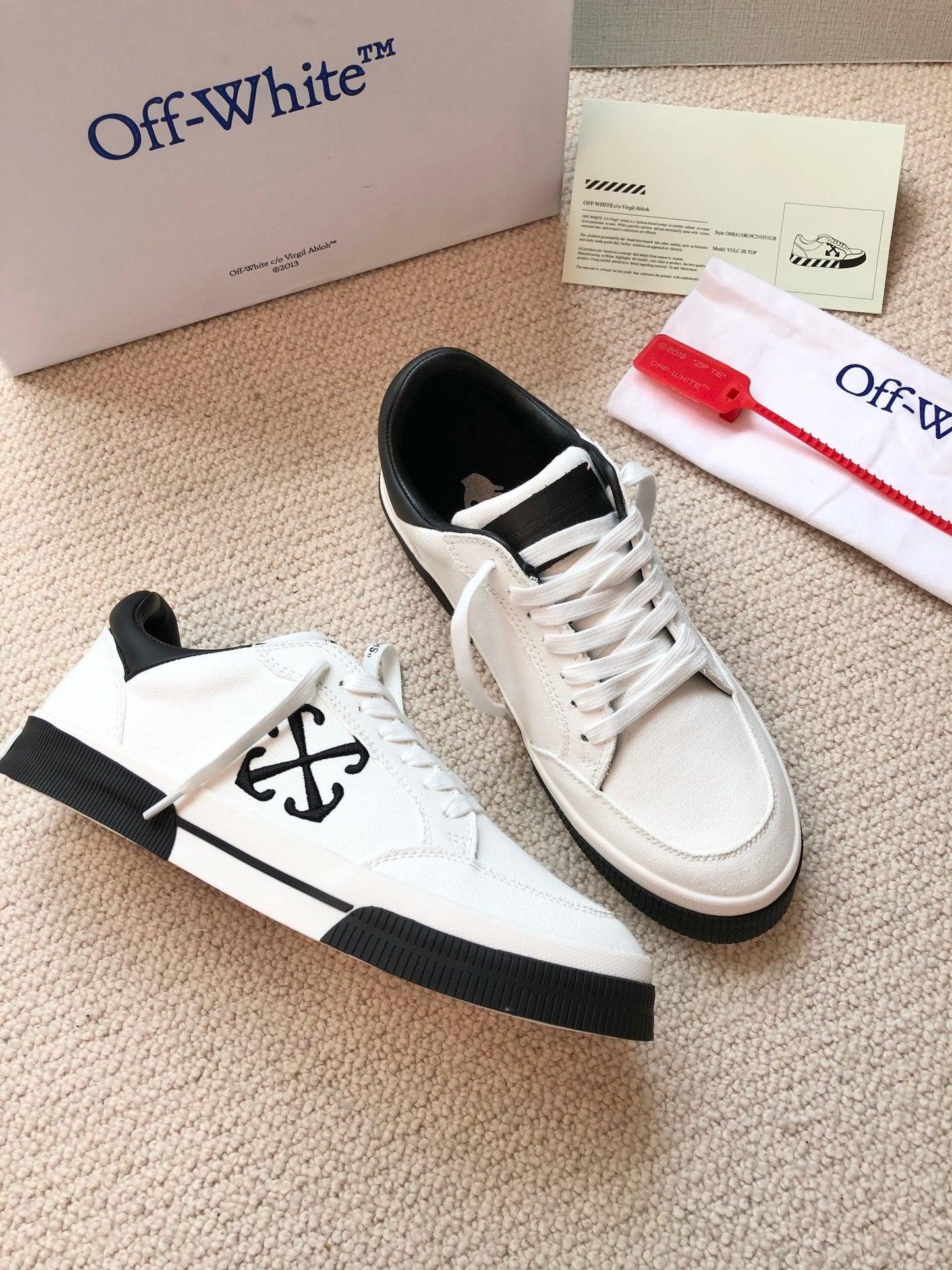 Off-White Arrow Unisex Casual Sneakers