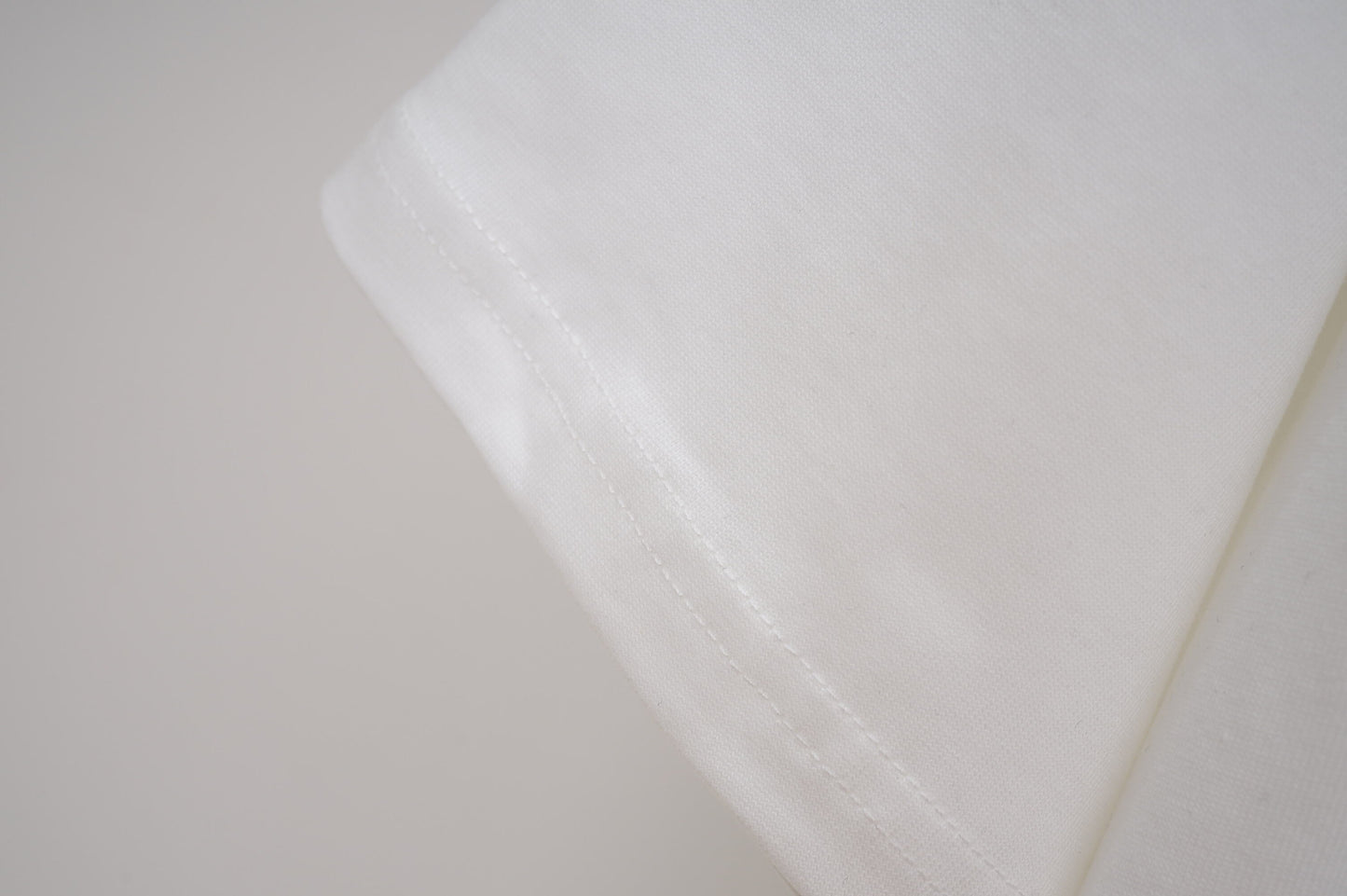 Gucci White/Black Tee With Signature Logo For Timeless Luxury Fashion Enthusiasts