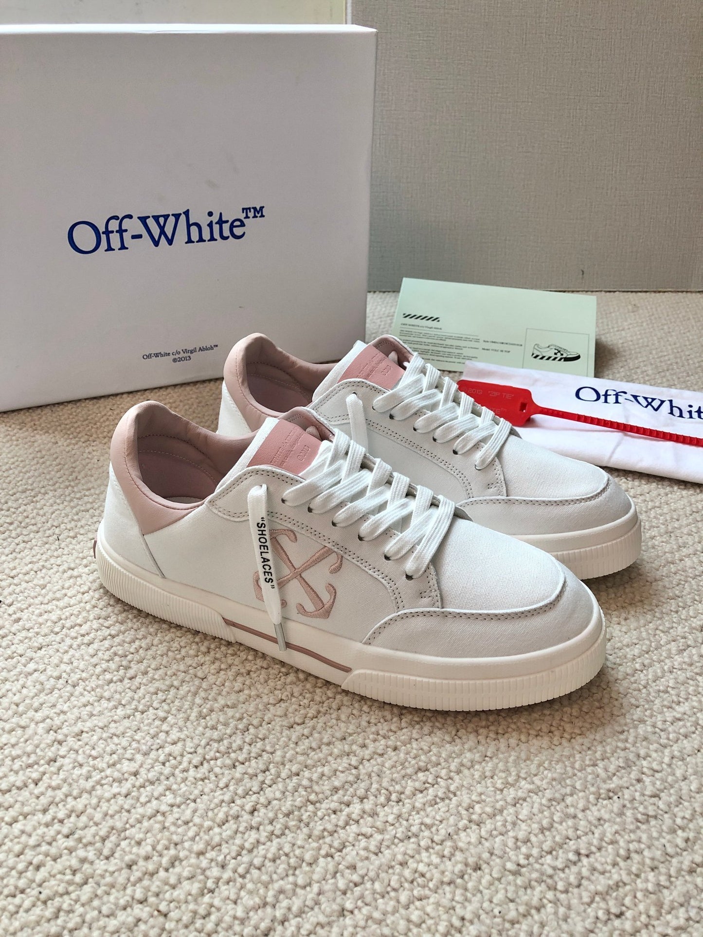 Off-White Arrow Unisex Casual Sneakers