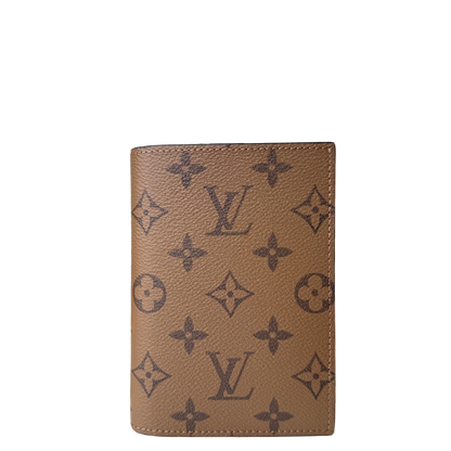 Classic Louis Vuitton Monogram Canvas Passport Holder for Travel and Style M26571