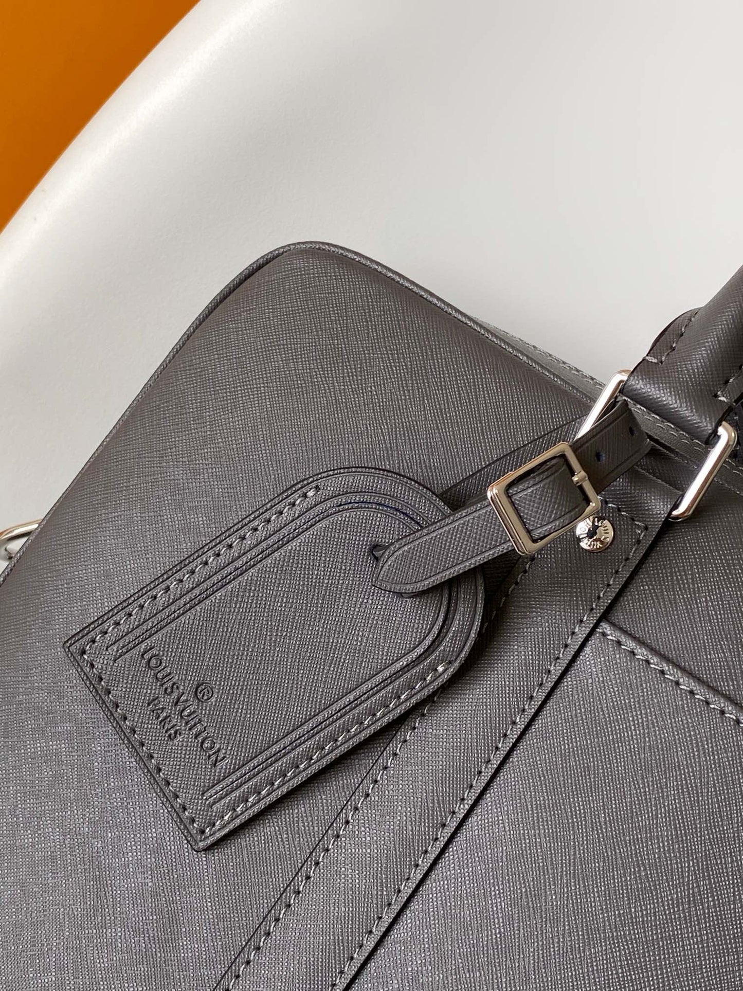Sophisticated Louis Vuitton Gray Leather Briefcase for Business and Travel Needs M11659