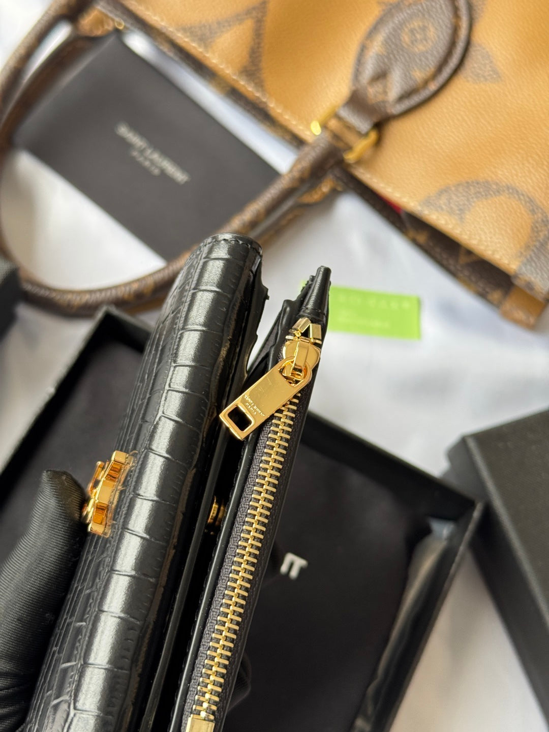 Chic Saint Laurent Croc - Embossed Leather Wallet With Gold Logo 582296