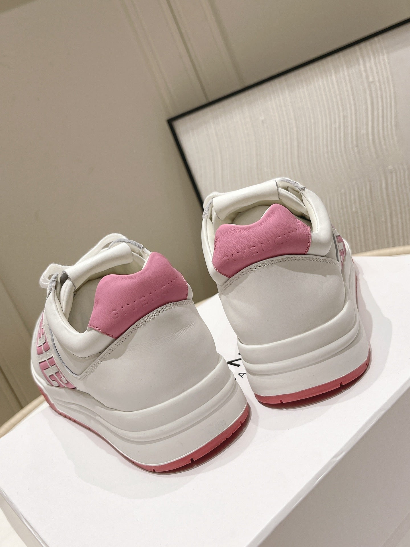 Givenchy Unisex White Sneakers With Pink Accents For Luxury Casual Style